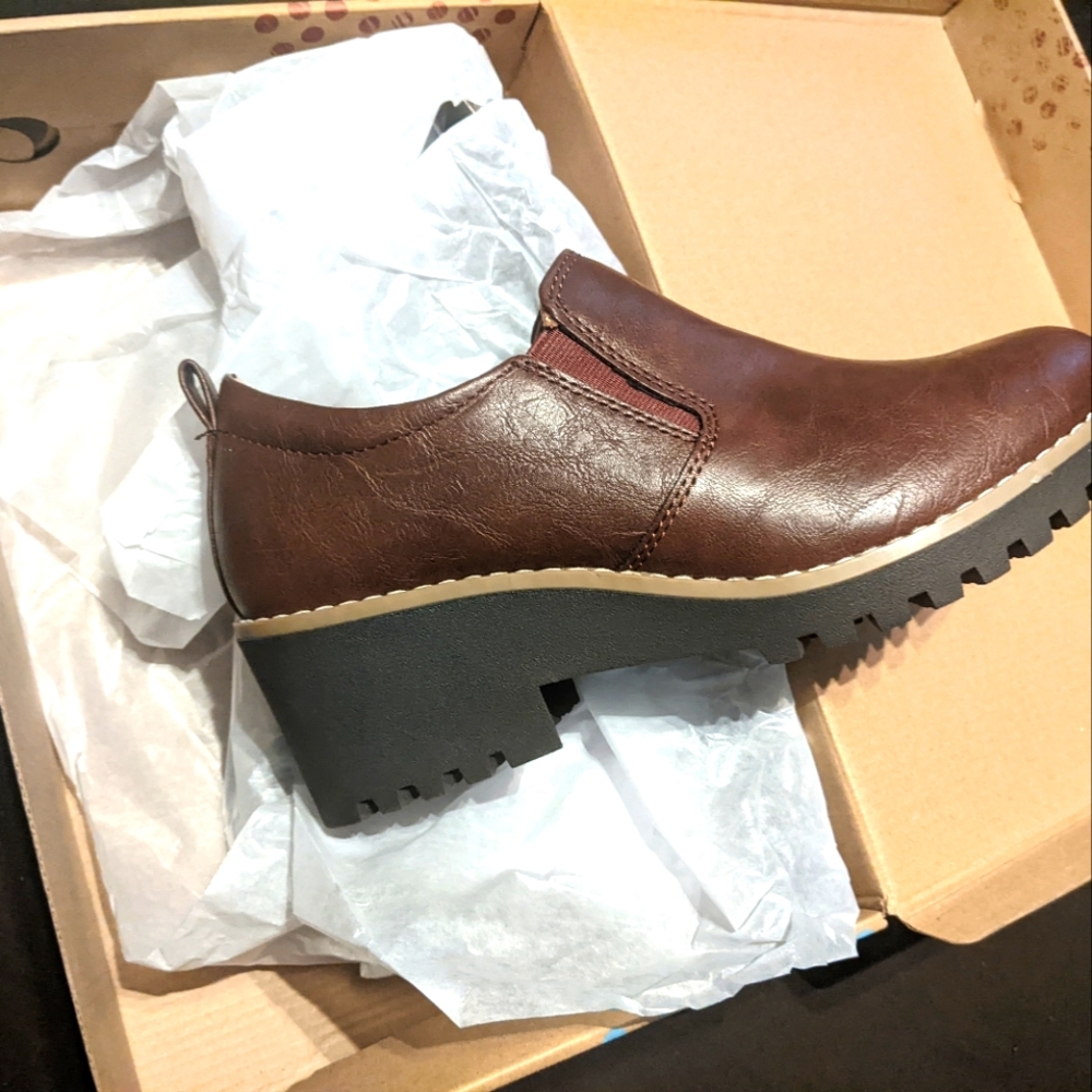 Causal dress shoes